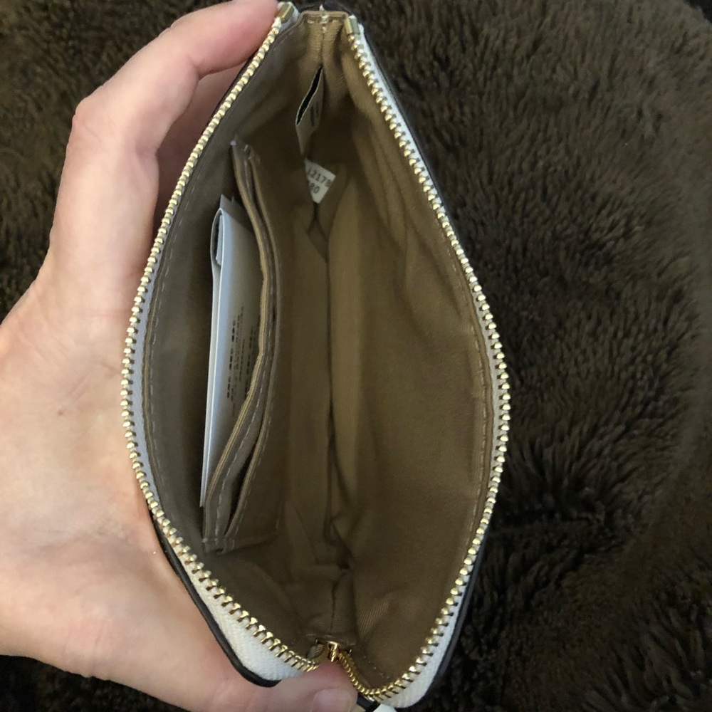 SALE!!! NWT Coach RARE Swan Wristlet!! PRICE FIRM - Picture 4 of 5